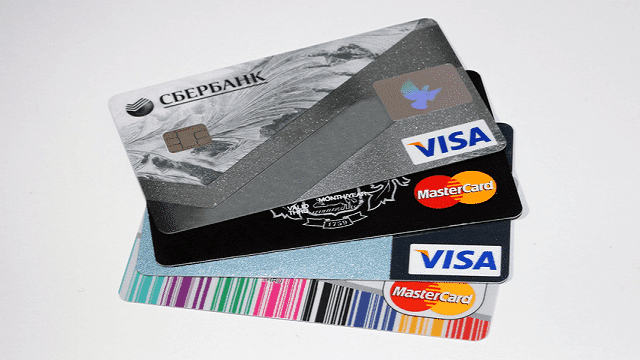 يمكن السحب والإيداع لدى شركات الوساطة المالية بعدد من الطرق أشهرها بطاقات الإئتمان.