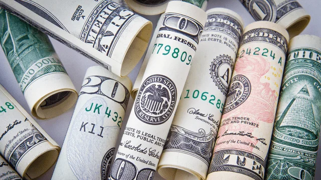 لماذا الدينار الأردني والدينار الكويتي أغلى من الدولار الأمريكي؟